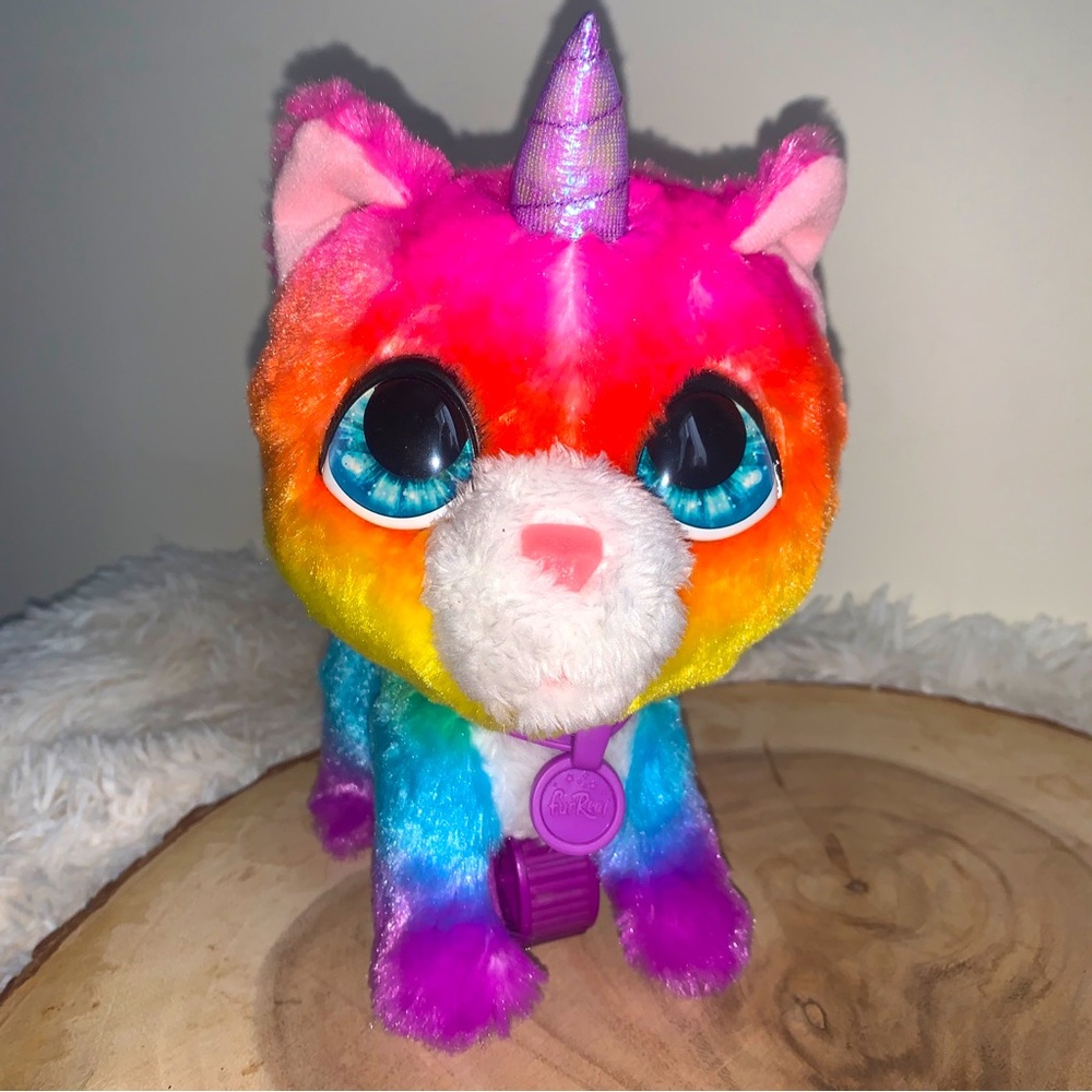 furReal Walkalots Big Wags Rainbow Unicorn Cat Eyes Toy